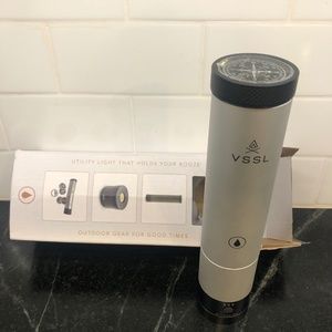 VSSL GEAR HIKING FLASK WITH FLASHLIGHT
